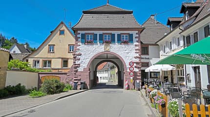 Markgräflerland, Schwarzwald, Freiburg, Badeort, Reise, Caravan, Wohnwagen, Campingplatz, Wein, Essen Salzburg Stadttor