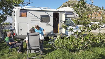 Camping Legjenda 60 Stellflächen, zeitgemäße Ausstattung, Restaurant, kleiner Supermarkt und mehr: Camping Legjenda.