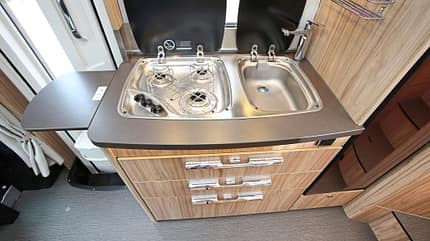 Test, vergleich, konzeptvergleich, hymer, knaus, cockpit, wohnmobil, teilintegriert Hymer ML-T 570