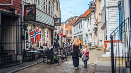 norwegen, reise, camper, wohnmobil Gässchen in einer norwegischen Stadt