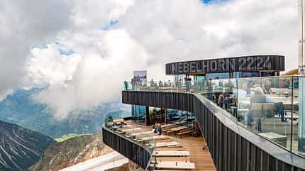 allgäu, deutschland, tour, wohnmobil, stellplatz Terasse der Bergstation des Nebelhorns