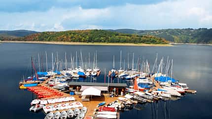 nordeifel, stellplatz, tipps, natur, geschichte, deutschland Wassersportzentrum am Rursee