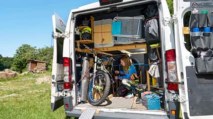 Aktiv campen, Mona Pekarek, Campingbus, Selbstausbau Aktiv Campen Mona Pekarek