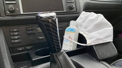 Corona-Maske im Auto Corona-Maske im Auto