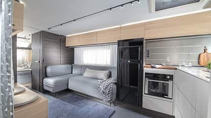 Adria Astella 704 HP, Caravan, Bugküche, Übersicht Adria Astella 704 HP