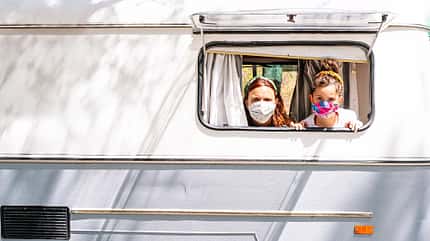 40-50 years,adults,camper,caucasian,children,corona virus,covid19,emotion,girl,leisure,love,mask,mature adults,mature woman,pandemic,parents,protective mask,self-protection,vacation,woman Corona Camping Maske