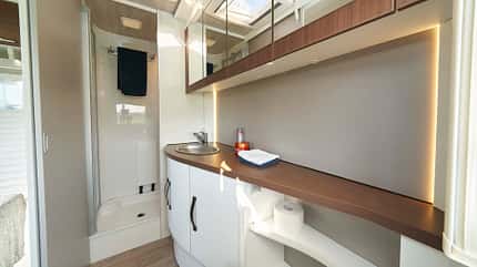 Eriba Nova 590 Ambience, Test, Queensbett, Raumbad Eriba Nova 590 Ambience