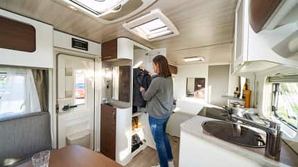 Eriba Nova 590 Ambience, Test, Queensbett, Raumbad Eriba Nova 590 Ambience
