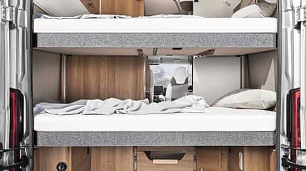 Campingbusse mit Heckhubbett