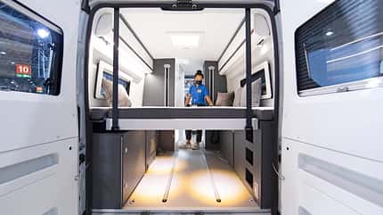 Campingbusse mit Heckhubbett