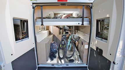 Campingbusse mit Heckhubbett