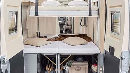 Campingbusse mit Heckhubbett