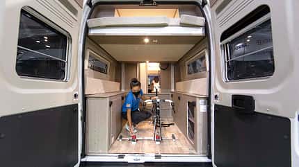 Campingbusse mit Heckhubbett