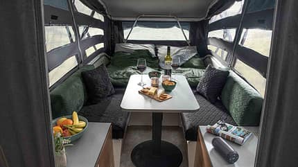 Easy Caravanning Take Off (2022) Easy Caravanning Take Off (2022)