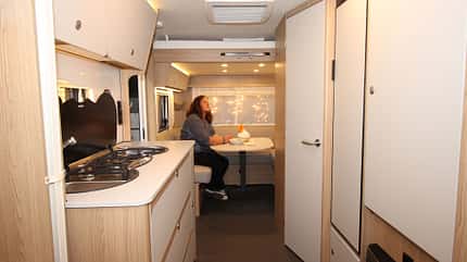 Dethleffs Aero Up 530 ER (2023); Wohnwagen, Caravan, Neuheit 2023 Hubbett Wohnwagen Dethleffs Aero Up 530 ER (2023)