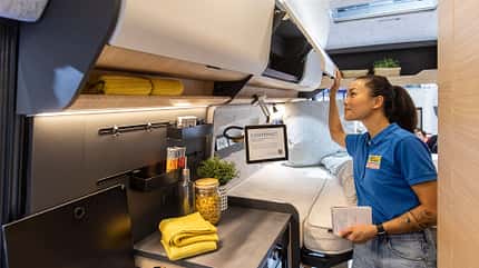 Campingbus, Crafter, Hobby Maxia Van Hobby Maxia Van Küche Blick in den Oberschrank