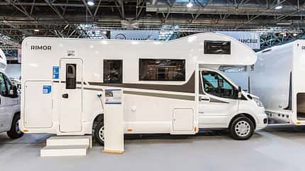 alkovenmobile, buerstner, rimor, vario-mobil, adria, forster Neue Alkovenmobile 2023