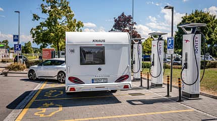 Electro, Camper, Caravan, Zugwagen Elektro-Camping Camper von hinten