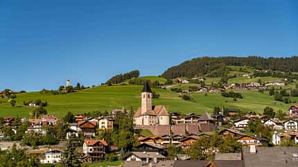 Suedtirol, Seiser Alm, wandern Seiser Alm Bergdorf