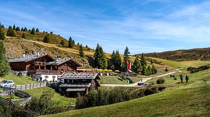 Suedtirol, Seiser Alm, wandern Seiser Alm Almhuette