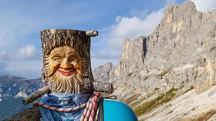 Suedtirol, Seiser Alm, wandern Seiser Alm Schnitzkunst