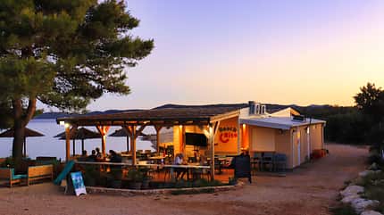 Laika Kreos L 5009 (2023) Camping Ugljan Resort Bar