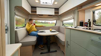 Supertest, Caravan, LMC, Style 440 D Supertest LMC Style 440 D Sitzbank mit Person