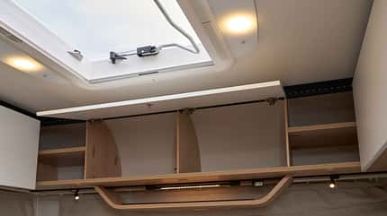 Supertest, Caravan, LMC, Style 440 D Supertest LMC Style 440 D Stauraum Regal