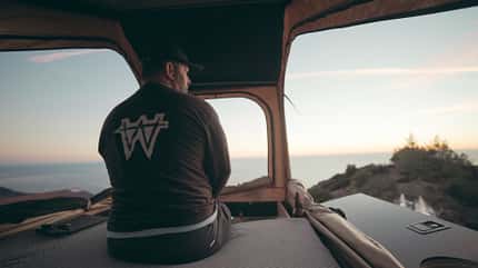 Lone Peak Camper (2023), Dachzelt, Schlafen, Vanlife, Bett, Fenster Lone Peak Camper (2023), Dachzelt, Schlafen, Vanlife, Bett, Fenster