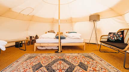 Glampingzelt, Interieur, Doppelbett, Teppich Bett, Teppich, Zelt
