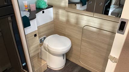 Challenger, Limited Edition, Teilintegrierter Challenger, Sondermodell, Toilette