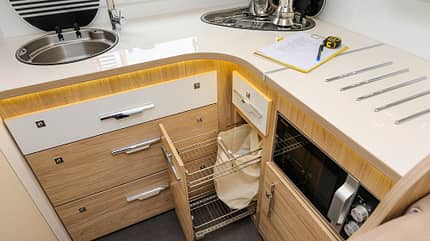 La Mancelle packt beim Elegance 490 CB, Supercheck La Mancelle Elegance 490 CB Schrank