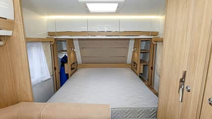 La Mancelle packt beim Elegance 490 CB, Supercheck La Mancelle Elegance 490 CB Bett
