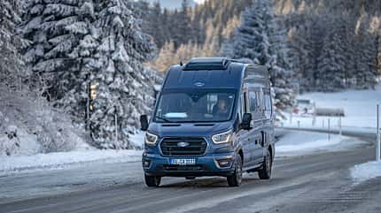 Premiere, Carado, 4x4, Wohnmobil Premiere Carado Campingbus Totale von vorne rechts