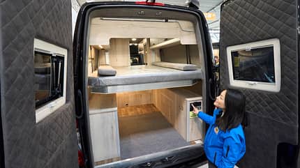 Heckbett, verstellbare Liegefläche, Campingbus, verkleidete Hecktüren, Heckgarage
