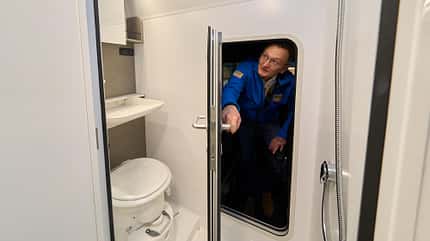 Badezimmer, Mud Room, Tür, Mann, Durchstieg, Cockpit Badezimmer, Mud Room, Tür, Mann, Durchstieg, Cockpit
