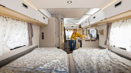 Caravan, Eriba Touring, Test Test Eriba Touring Innenraum mit KŸche und Sitzgruppe