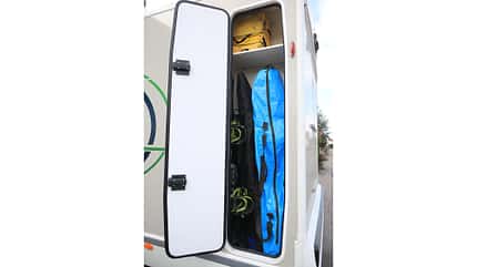 Chausson 640, Titanium Ultimate, Dauertest, promobil, Wintercamping Verstaumöglichkeit, Stauraum, Dauertest, Ski