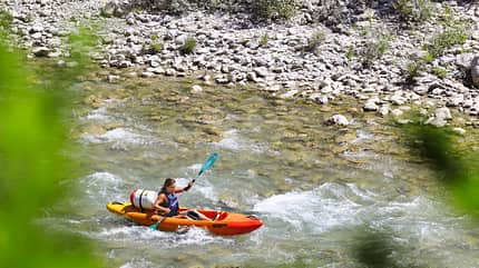 3 Volltreffer Drome Kanu auf dem Fluss
