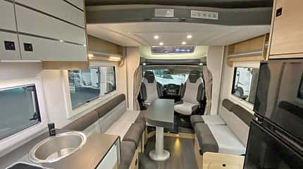 Sitzgruppe, Hubbett, Wohnraum, teilintegriert, Chausson, Reisemobil Sitzgruppe, Hubbett, Wohnraum, teilintegriert, Chausson, Reisemobil
