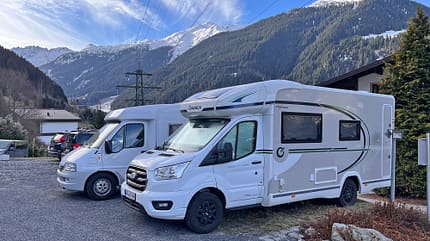 Berge, Winter, Österreich, Wohnmobil, Stellplatz, Parkplatz, Camping Wohnmobile in den Alpen, Stellplatz
