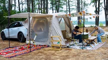 Heckzelt, aufblasbar, Tesla, Camping, Erfindung, Crowdfunding, Vanlife Heckzelt am Tesla Y