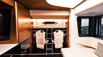 Bett über Cockpit, Dembell, Luxuswohnmobil