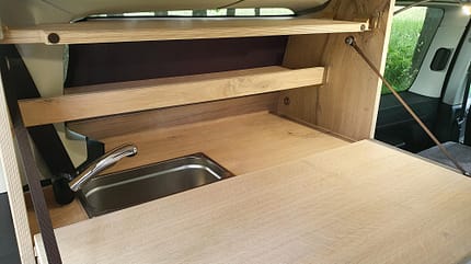 natuerliche, reisemobile, echtholz, ausbau, vw, caddy, minicamper Natürliche Reisemobile Caddy Waschbecken
