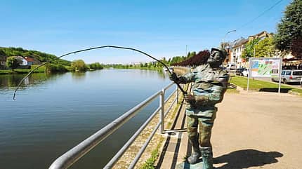 Luxemburger Moseltal, Wasserbillig, Grenzort Wasserbillig: Der Grenzort lädt am Moselufer zum Bummeln ein. Gegenüber liegt Deutschland.