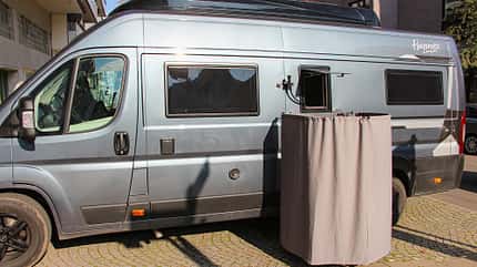 Aussendusche f