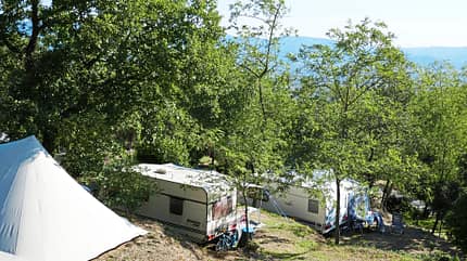 als geschnittene Terrassen in Bergflanke modelliert, viel Natur, Erhöhung als geschnittene Terrassen in Bergflanke modelliert, viel Natur, Erhöhung