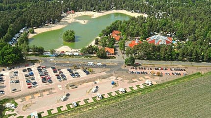 Campingplatzanlage, Luftaufnahme, Badesee, Wasser Campingplatzanlage, Luftaufnahme, Badesee, Wasser
