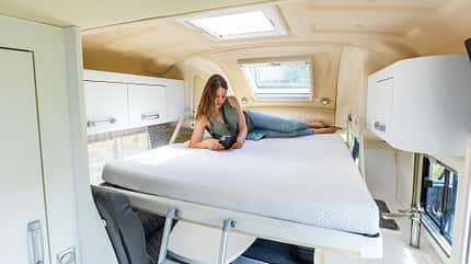 Hubbett, Leiter, Frau, Wohnmobil Hubbett, Leiter, Frau, Wohnmobil