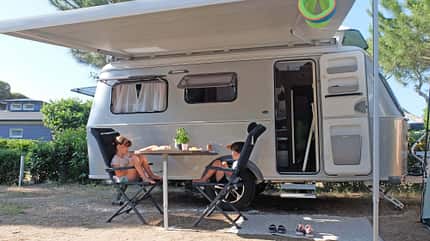 Eriba Touring 560 Eriba Touring Tisch außen
